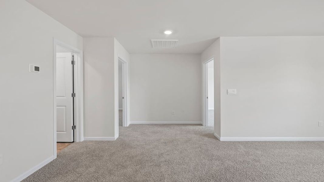 Spacious, unfurnished interior of a new home in Hunters Ridge, Woodruff (Image 22).