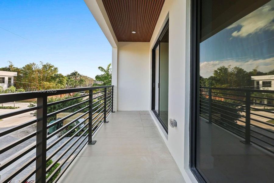 Exterior details and patio area of a home in , Fort Lauderdale (Image 25).