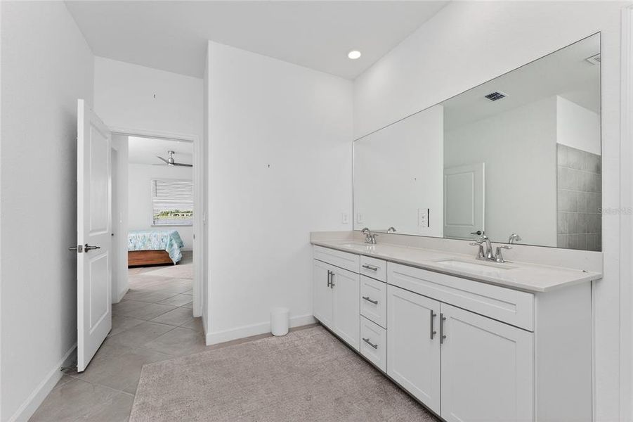 Furnished interior view inside a new home in , Englewood (Image 45).