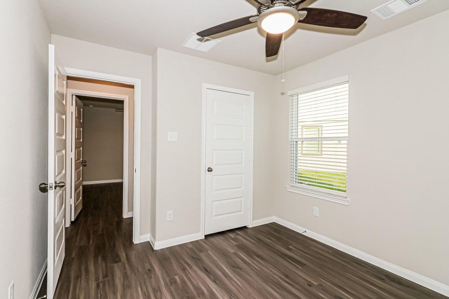 Spacious, unfurnished interior of a new home in Charleston Heights, Rosharon (Image 14).
