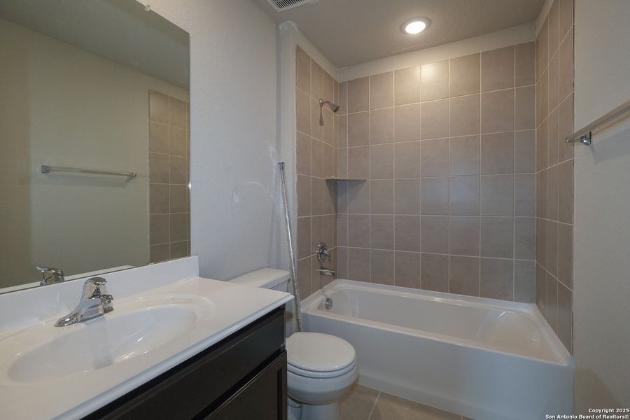 Furnished interior view inside a new home in Winding Brook, San Antonio (Image 5). Furnished interior view inside a new home in Winding Brook, San Antonio (Image 5).