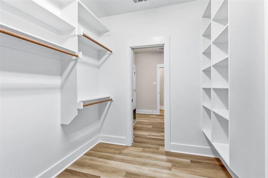 Spacious, unfurnished interior of a new home in , Sherman (Image 32).