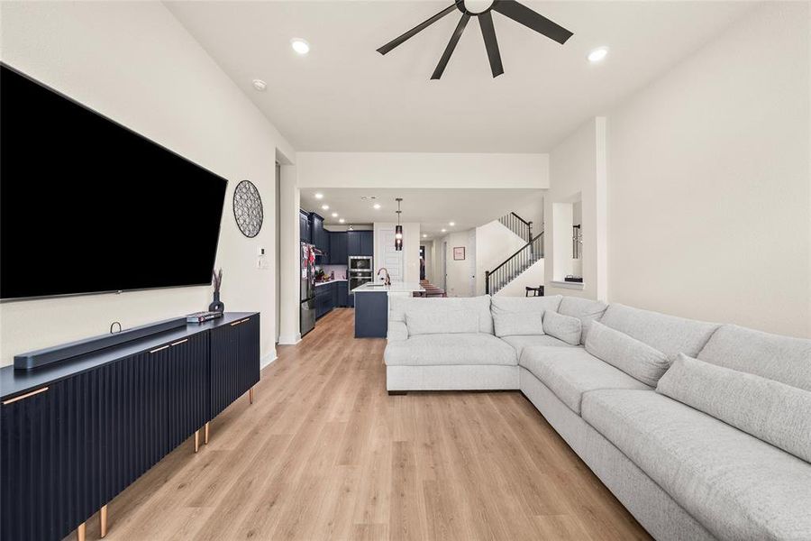 Furnished interior view inside a new home in Willow Grove, Melissa (Image 13).