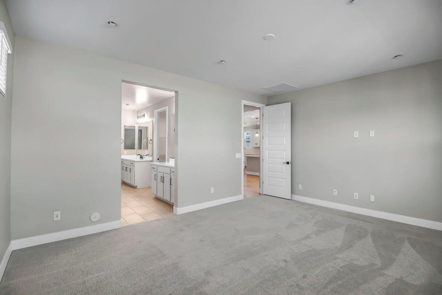 Spacious, unfurnished interior of a new home in Mesquite at North Creek, Queen Creek (Image 20). Spacious, unfurnished interior of a new home in Mesquite at North Creek, Queen Creek (Image 20).