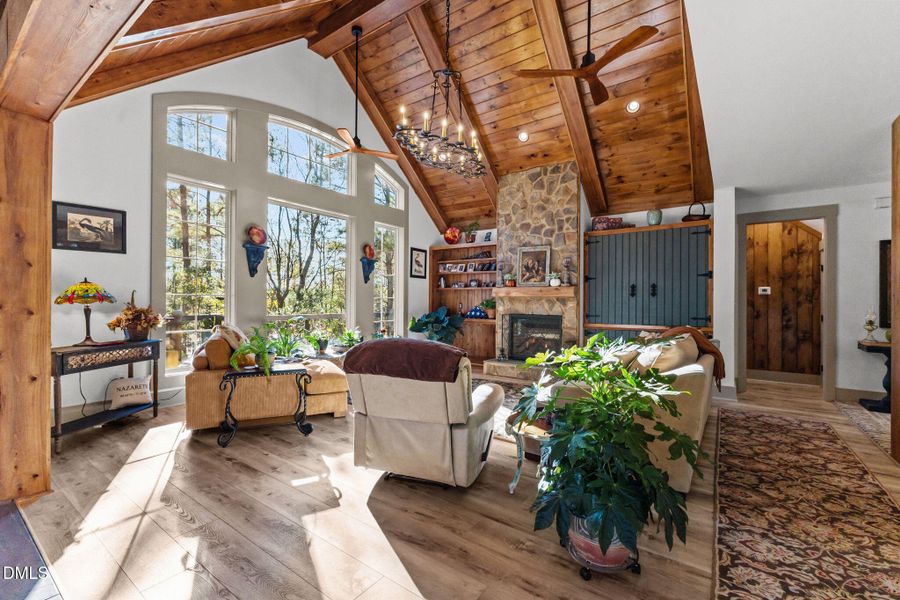 11-web-or-mls-AZ3A8404