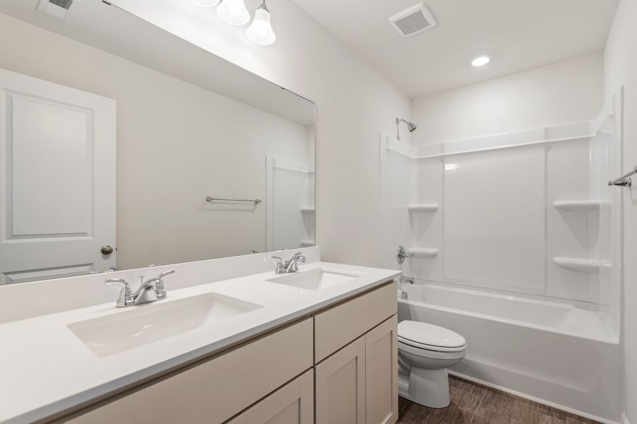 Furnished interior view inside a new home in Richmond Hill, Inman (Image 18).