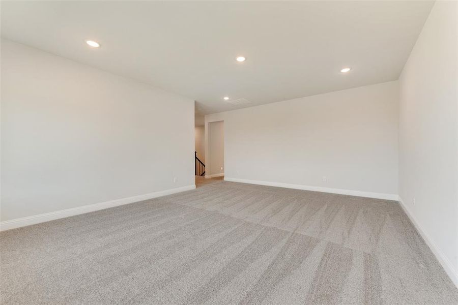 Spacious, unfurnished interior of a new home in Villages of Creekwood, Frisco (Image 28).