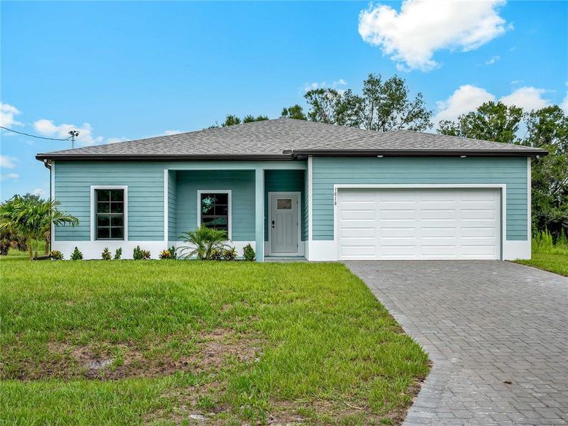Exterior details and patio area of a home in , North Port (Image 4).