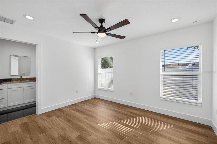 Spacious, unfurnished interior of a new home in , Tampa (Image 21).