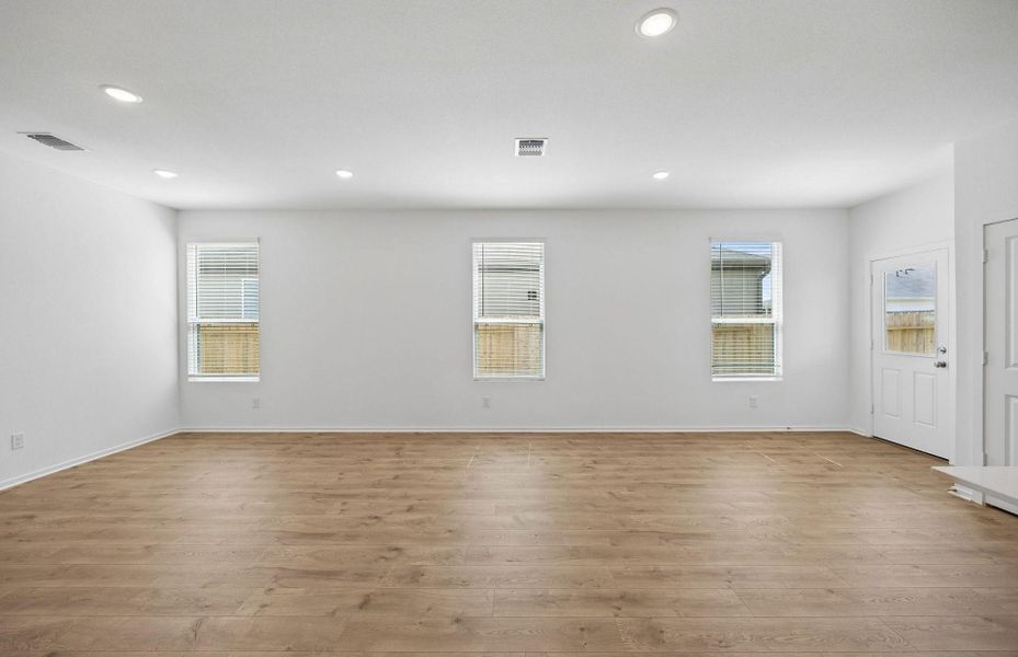 Spacious, unfurnished interior of a new home in Stokesbury, Waller (Image 24). Spacious, unfurnished interior of a new home in Stokesbury, Waller (Image 24).