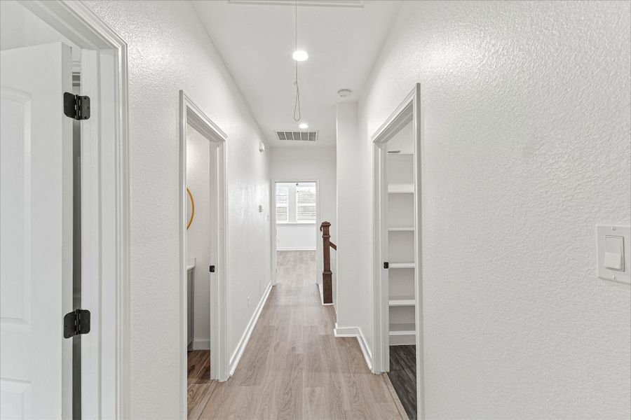 Spacious, unfurnished interior of a new home in , Willis (Image 17).