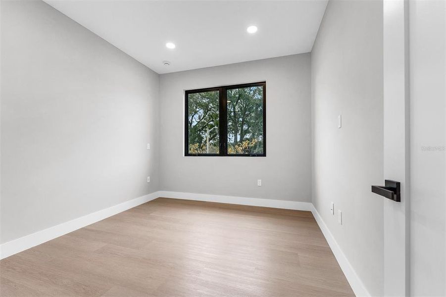 Spacious, unfurnished interior of a new home in , Orlando (Image 34).