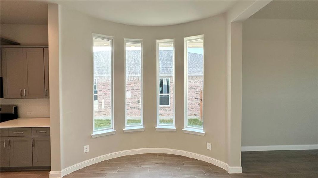 Spacious, unfurnished interior of a new home in Rock Creek Ranch, Fort Worth (Image 13).