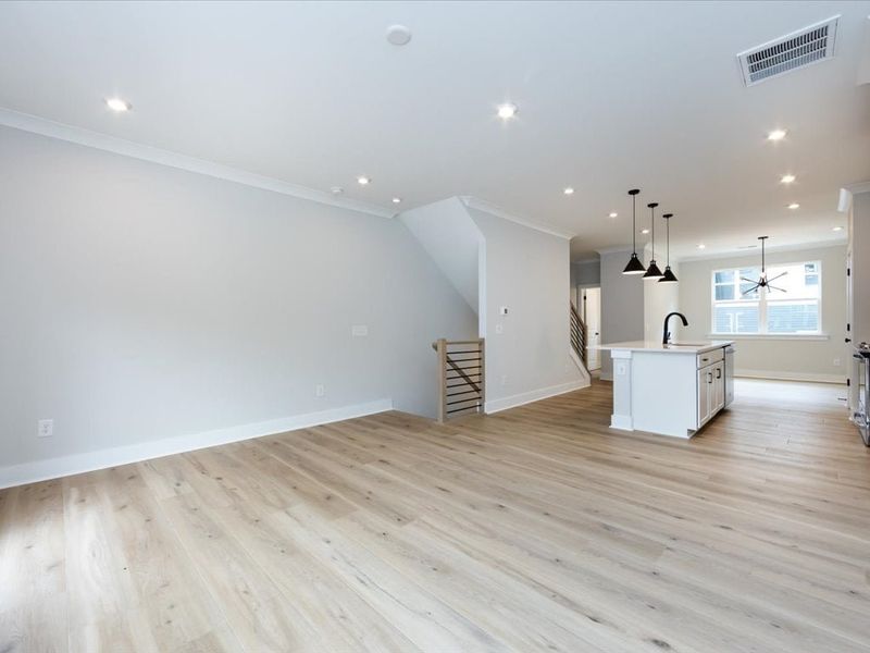 Spacious, unfurnished interior of a new home in Context at Oakhurst, Charlotte (Image 24). Spacious, unfurnished interior of a new home in Context at Oakhurst, Charlotte (Image 24).
