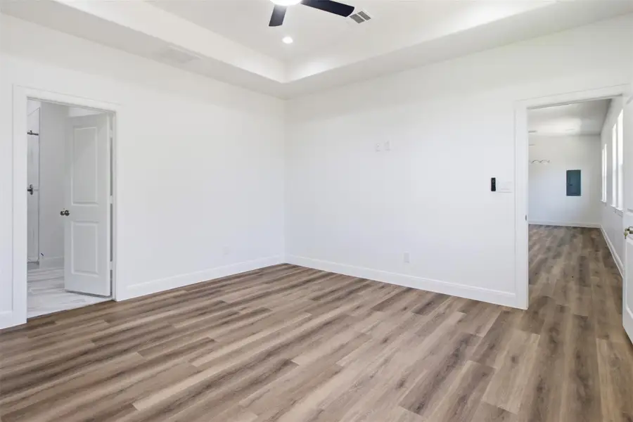 Primary Bedroom w/tray ceiling