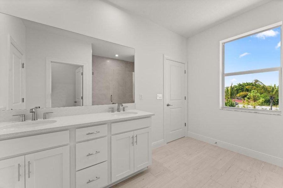 US_SEF_AQUA_LOT 140_owners bath 2