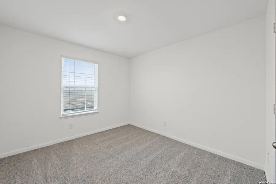 Spacious, unfurnished interior of a new home in Savannah Place, San Antonio (Image 9).