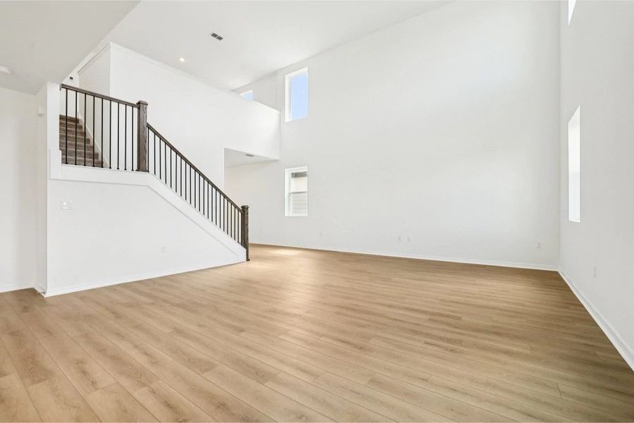 Spacious, unfurnished interior of a new home in Ardisia Park, New Smyrna Beach (Image 13).