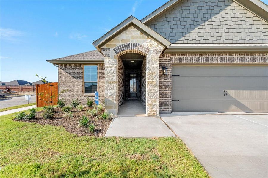 Exterior details and patio area of a home in Northstar, Fort Worth (Image 3).