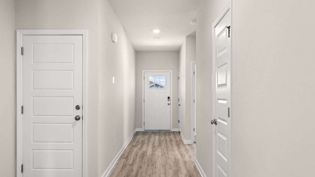 Spacious, unfurnished interior of a new home in Hodges Bayou Plantation, Panama City (Image 18).