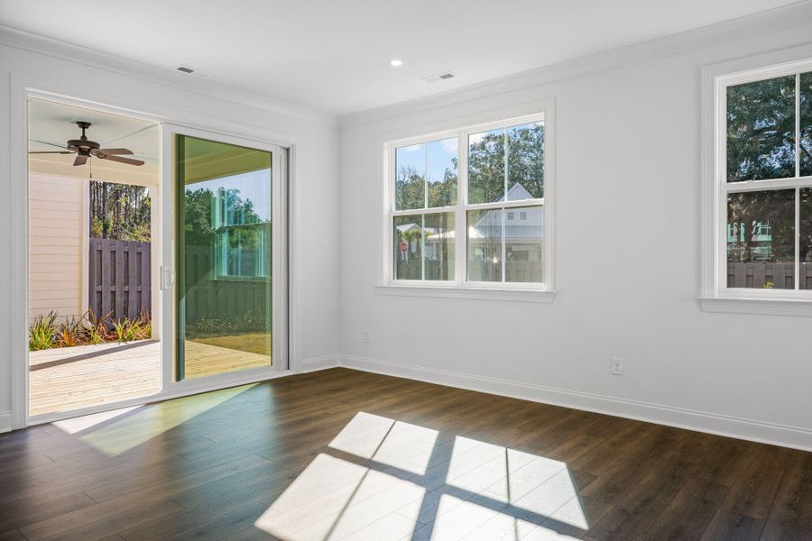 Spacious, unfurnished interior of a new home in Hayes Park, Johns Island (Image 25).