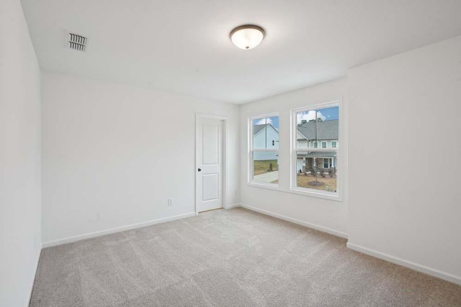 Spacious, unfurnished interior of a new home in Eastlyn Crossing, Flowery Branch (Image 14).