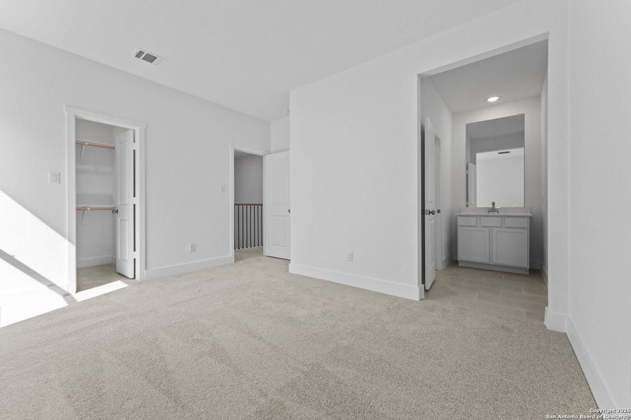 Spacious, unfurnished interior of a new home in , New Braunfels (Image 25).