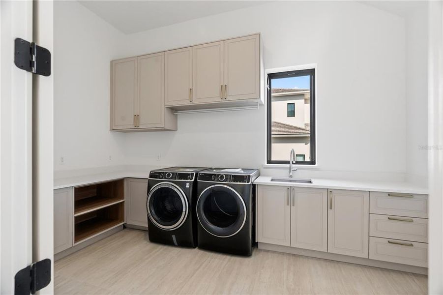 Furnished interior view inside a new home in , Montverde (Image 8).