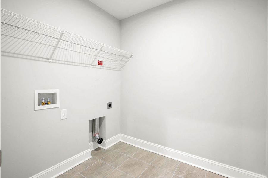 Spacious, unfurnished interior of a new home in Salem Bay, Beaufort (Image 8).