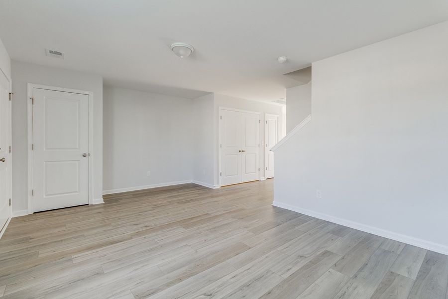 Spacious, unfurnished interior of a new home in Astoria, Columbia (Image 13).