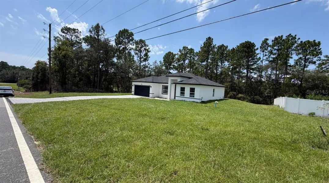 Exterior details and patio area of a home in , Ocala (Image 3).