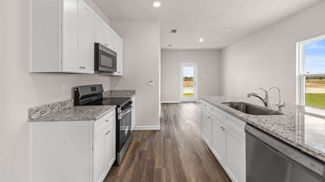 Furnished interior view inside a new home in Liberty, Panama City (Image 8).