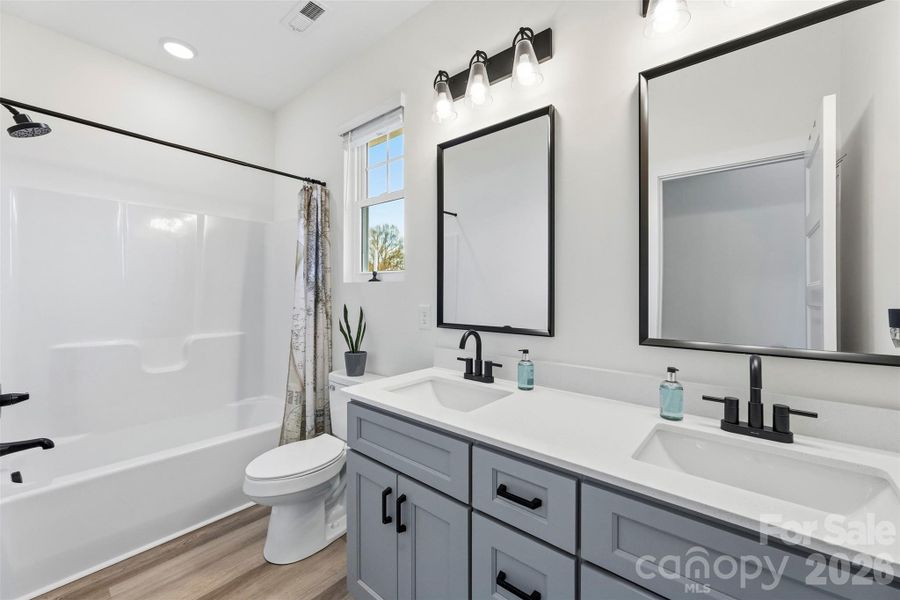 Upstairs Full Bathroom Upstairs Full Bathroom