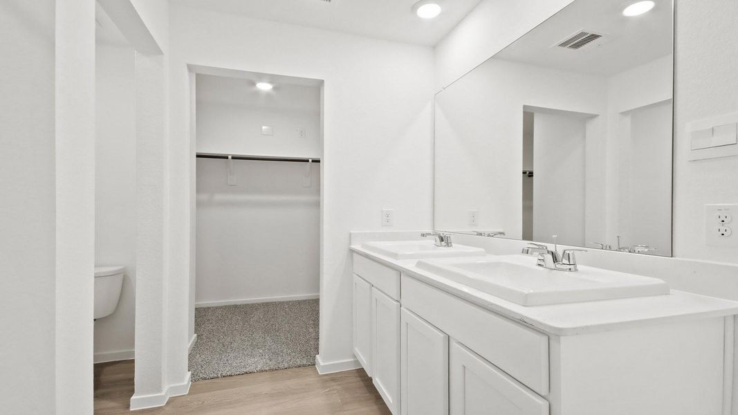 Furnished interior view inside a new home in Lake Conroe Cove, Willis (Image 4).