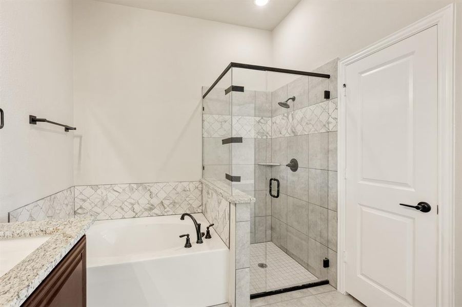 Furnished interior view inside a new home in Maplewood, Glenn Heights (Image 13).