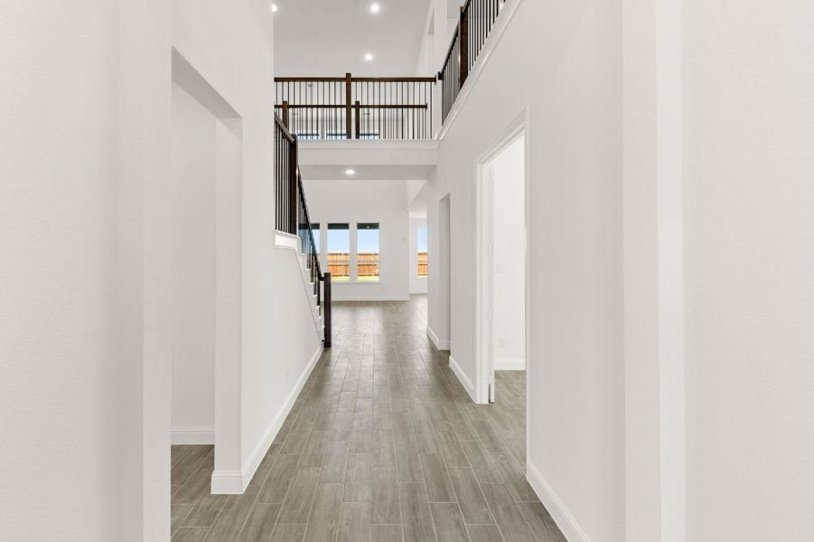 Representative unfurnished interior of a home built from the Grayson by UnionMain Homes in Cambridge Crossing, Celina (Image 21).