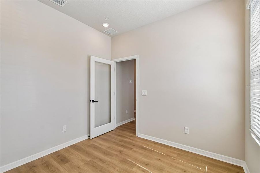 Spacious, unfurnished interior of a new home in , Orlando (Image 15).