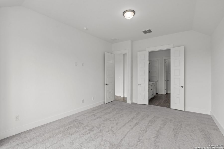 Spacious, unfurnished interior of a new home in Corley Farms, Boerne (Image 20).