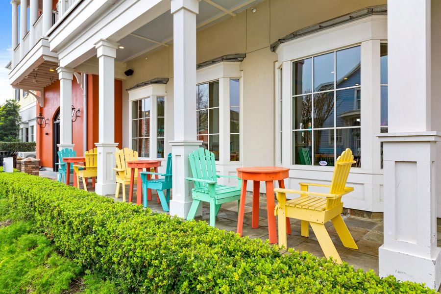 Exterior details and patio area of a home in , Galveston (Image 3).
