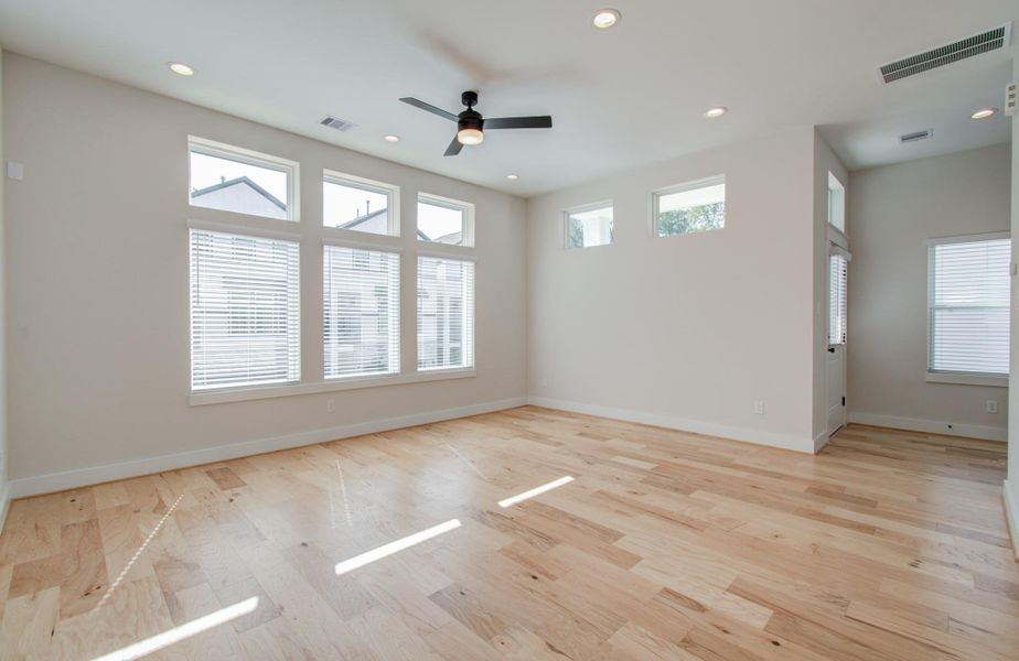 Spacious, unfurnished interior of a new home in , Houston (Image 11).
