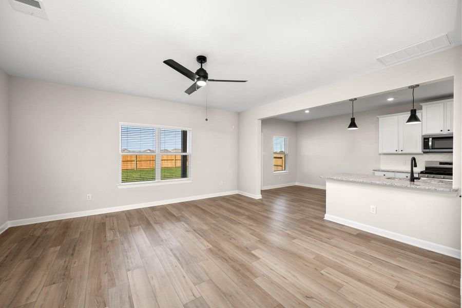 Spacious, unfurnished interior of a new home in Sunterra, Katy (Image 10).