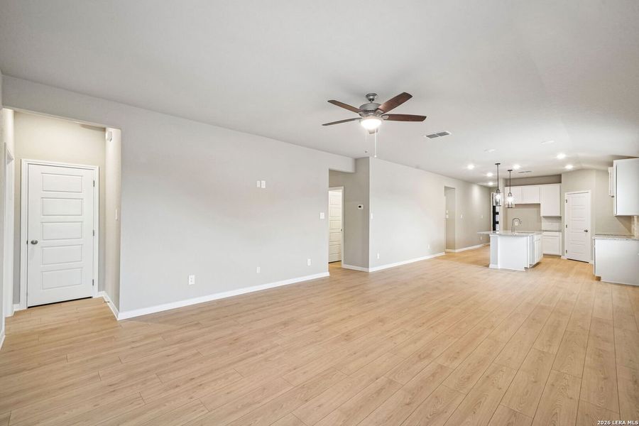 Spacious, unfurnished interior of a new home in Royal Crest, San Antonio (Image 26).