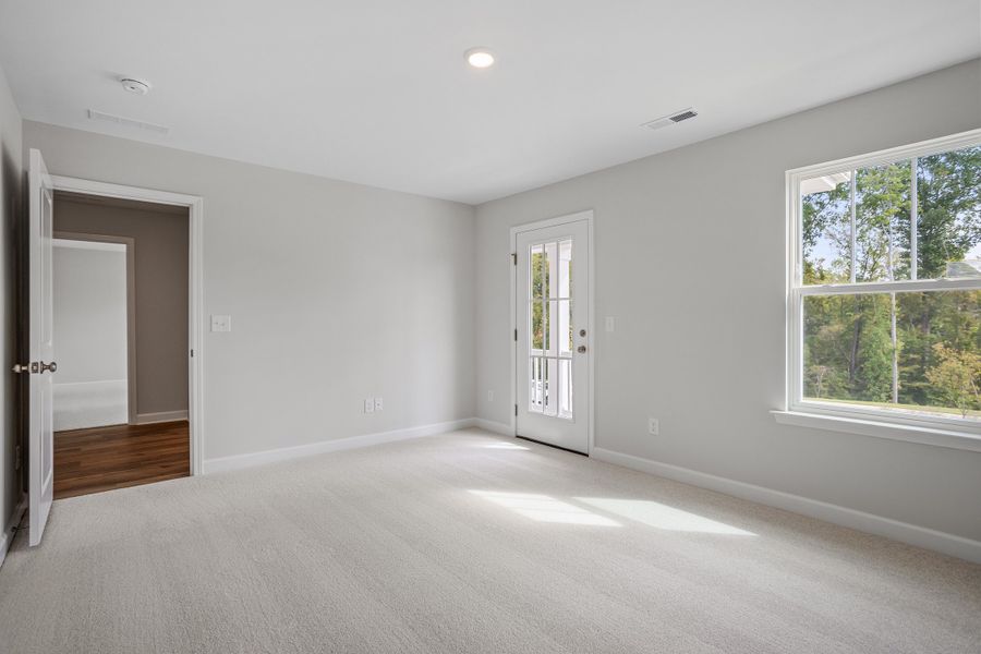 Spacious, unfurnished interior of a new home in Georgias Landing, Raleigh (Image 37).