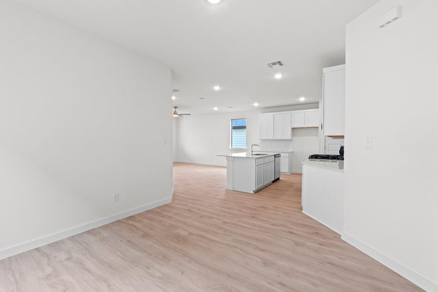 Spacious, unfurnished interior of a new home in Prairie Winds, Hutto (Image 23).