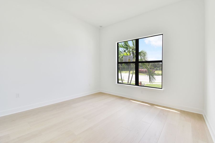 Spacious, unfurnished interior of a new home in Greyhawk Landing, Lake Worth (Image 44).