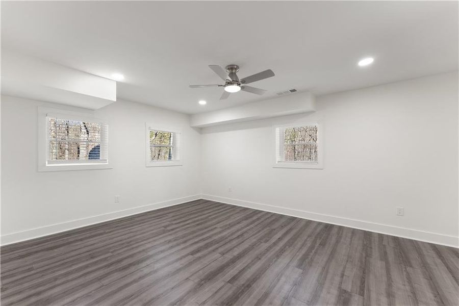 Spacious, unfurnished interior of a new home in , Gainesville (Image 22).