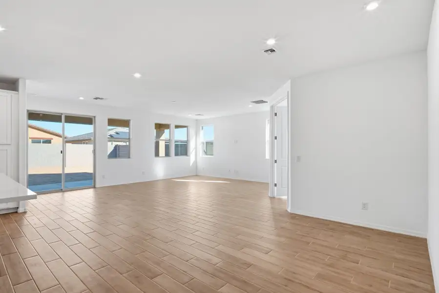 Spacious, unfurnished interior of a new home in Marbella at Windrose, Waddell (Image 22). Spacious, unfurnished interior of a new home in Marbella at Windrose, Waddell (Image 22).
