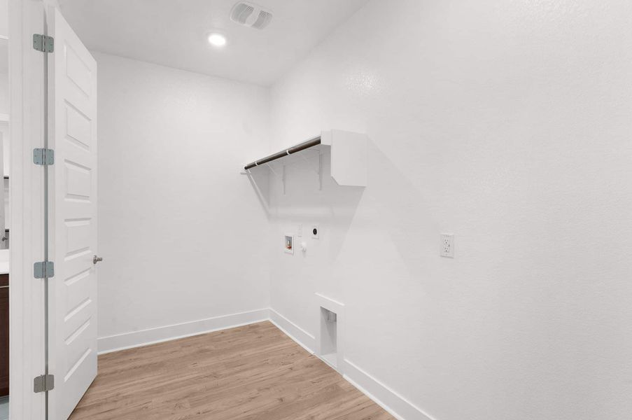 Spacious, unfurnished interior of a new home in University Heights, Round Rock (Image 51).