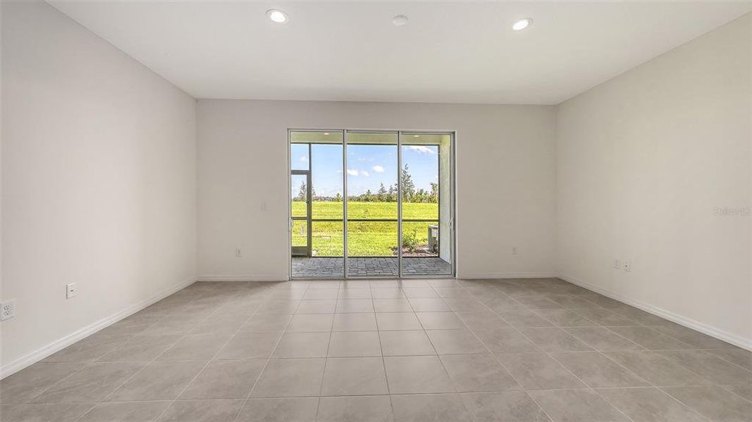Spacious, unfurnished interior of a new home in Palm Grove, Bradenton (Image 21).