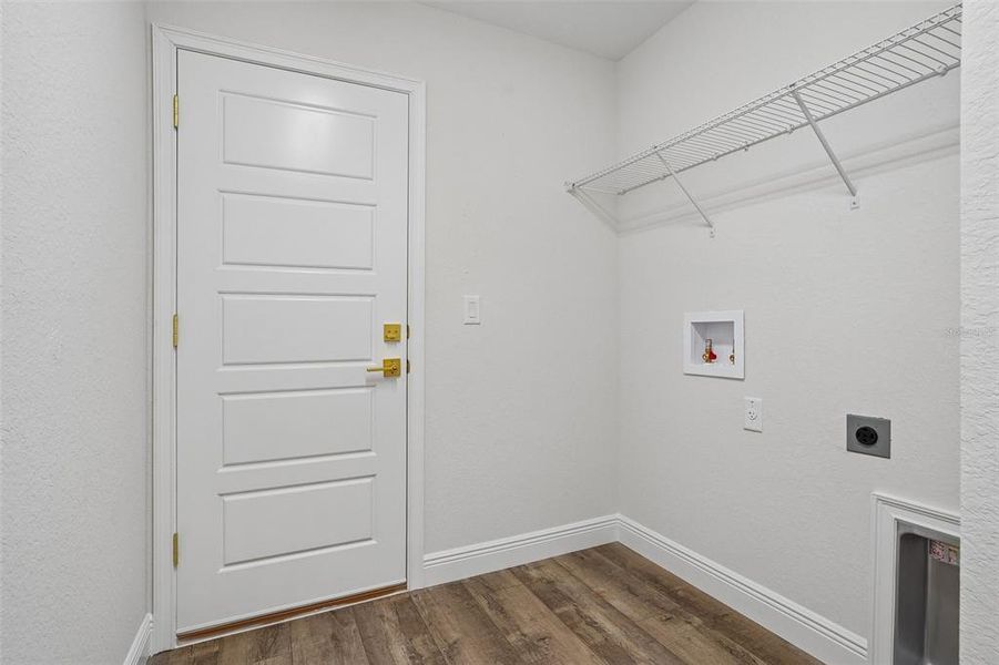 Spacious, unfurnished interior of a new home in , Citrus Springs (Image 41).